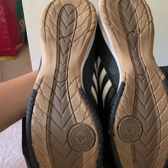 Adidas women’s indoor soccer shoes - Picture 3 of 6